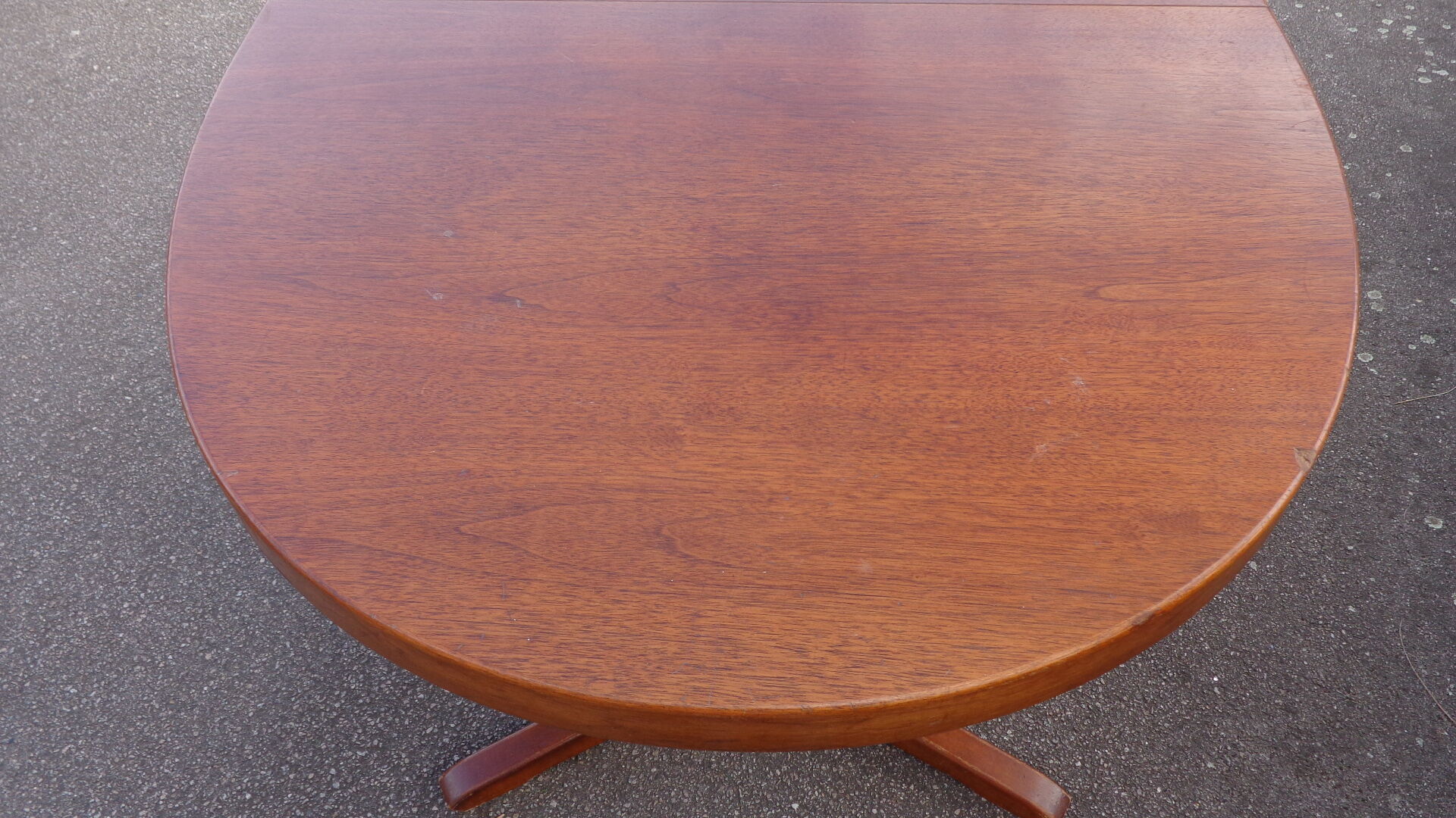 Table Baumann ovale en chêne
