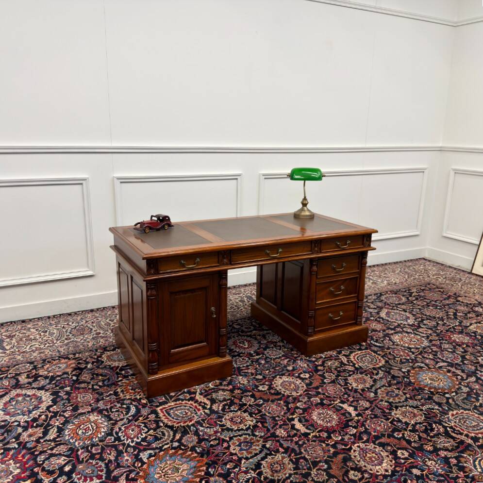 Classic English Desk Brown Leather