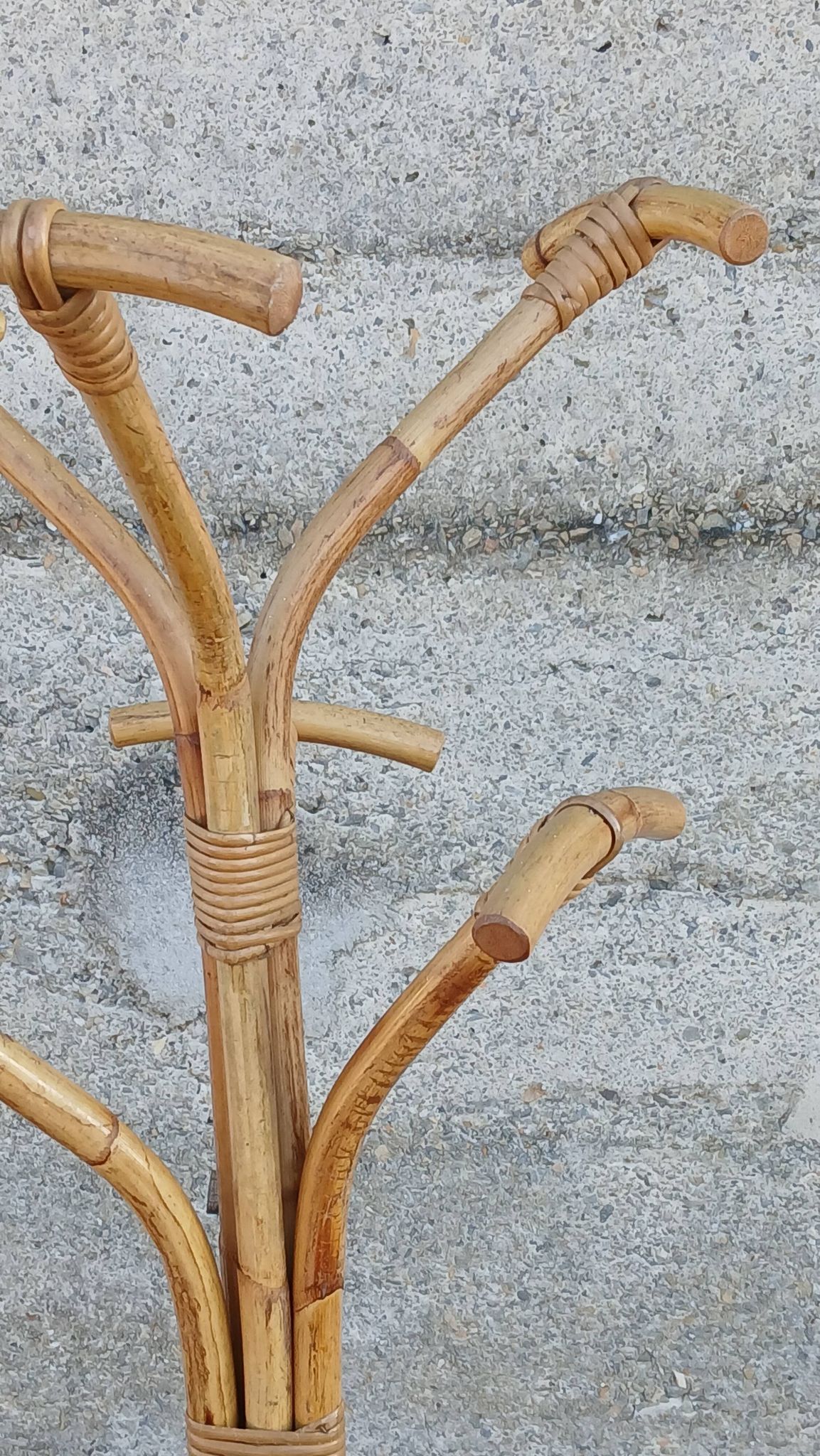Coat rack parrot in rattan and bamboo