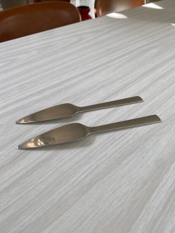 Lot de 2 couteaux à poisson – Georg Jensen modèle “New York”