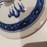 Tea mug with Chinese lid.