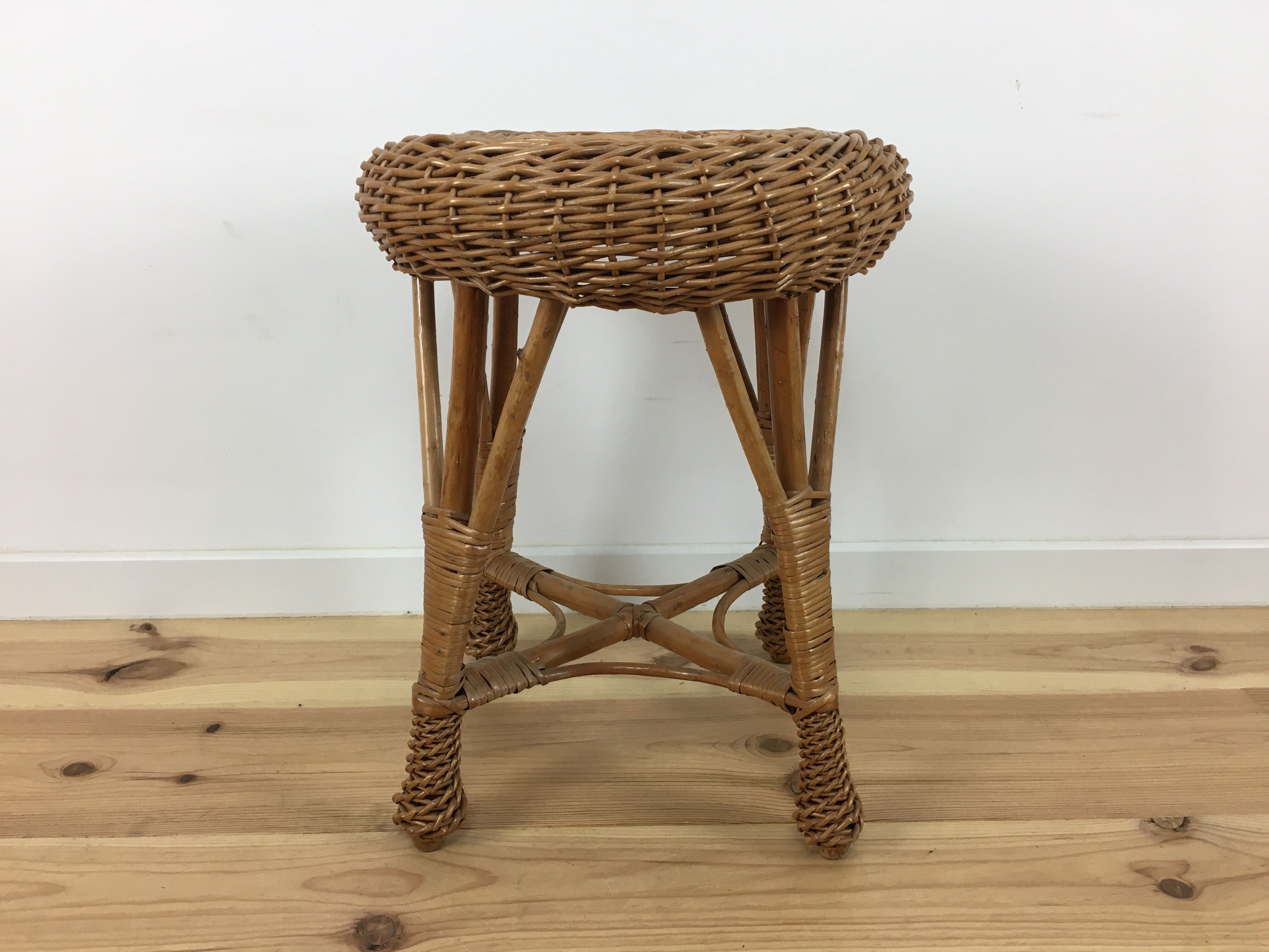 Tabouret en osier rotin