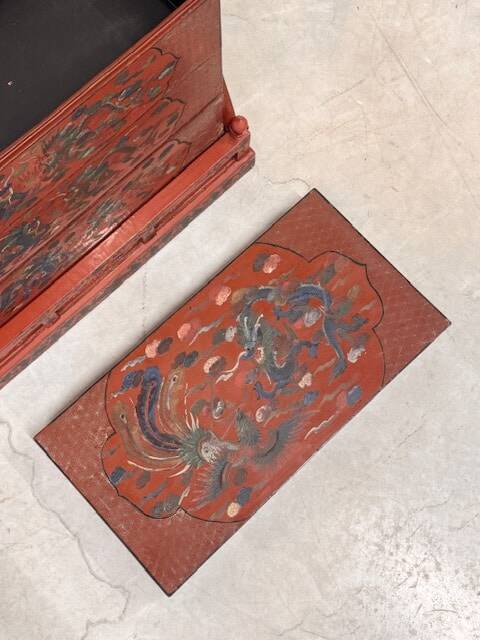 Chinese wedding chest, lacquered wood, hand-painted decoration