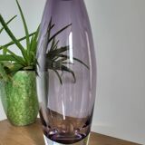 Vase en cristal violet