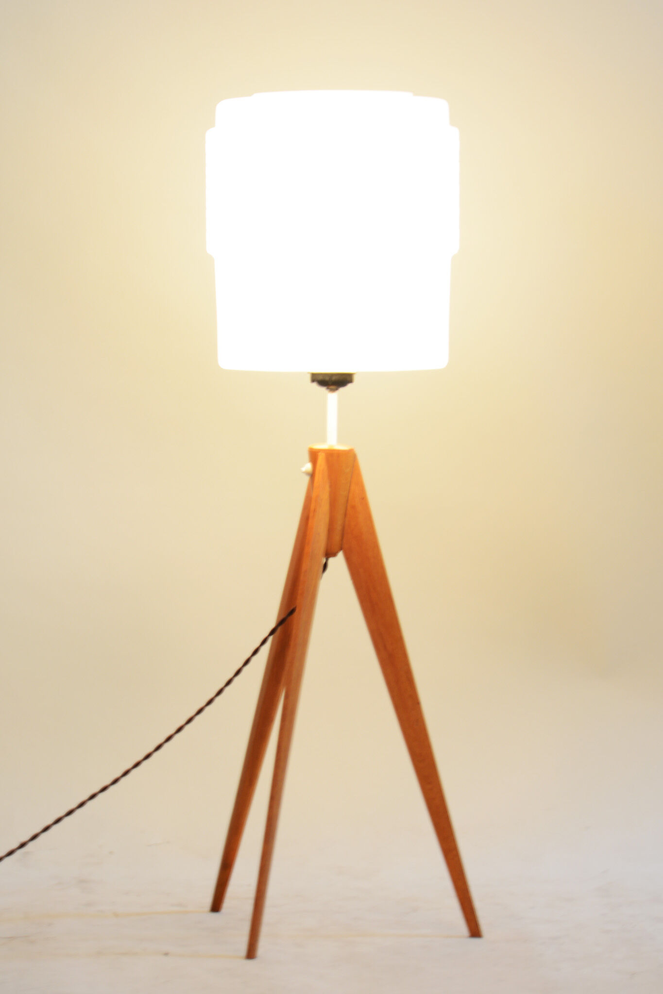 Lampadaire du milieu du siècle - Fabriqué dans les années 1950 en Tchéquie