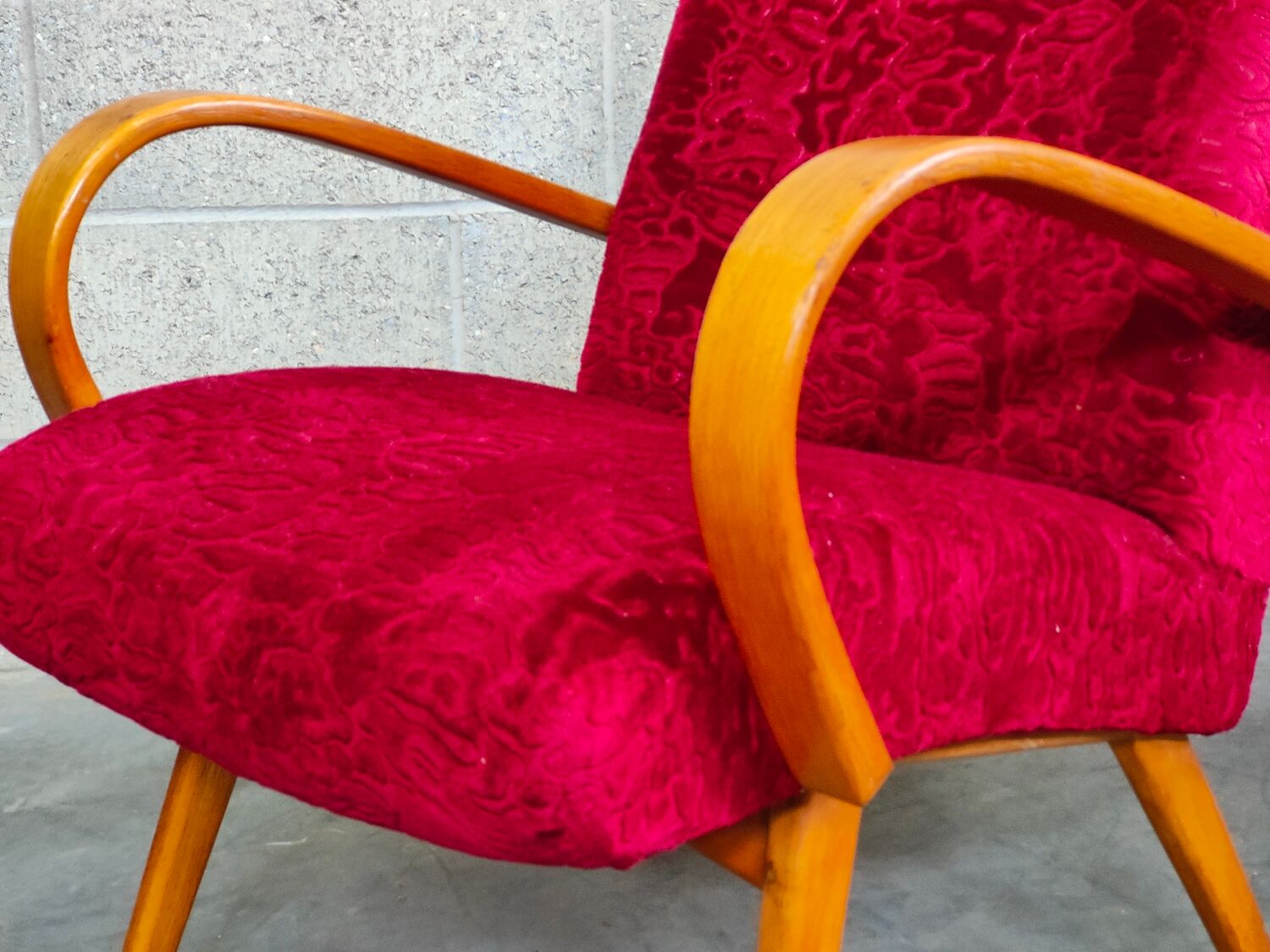 Pair of 6951 red velvet armchairs by Jaroslav Smidek for Ton