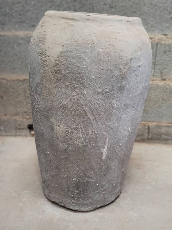 Pot ancien en terre cuite gris