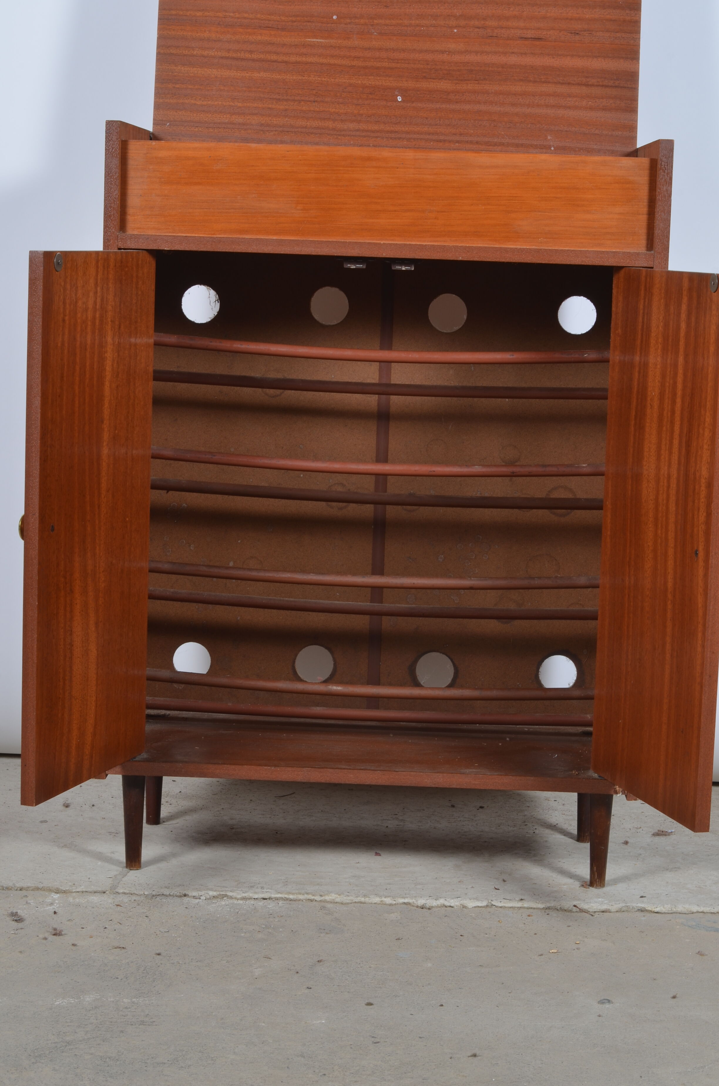 Shoe cabinet 2 doors and a chest