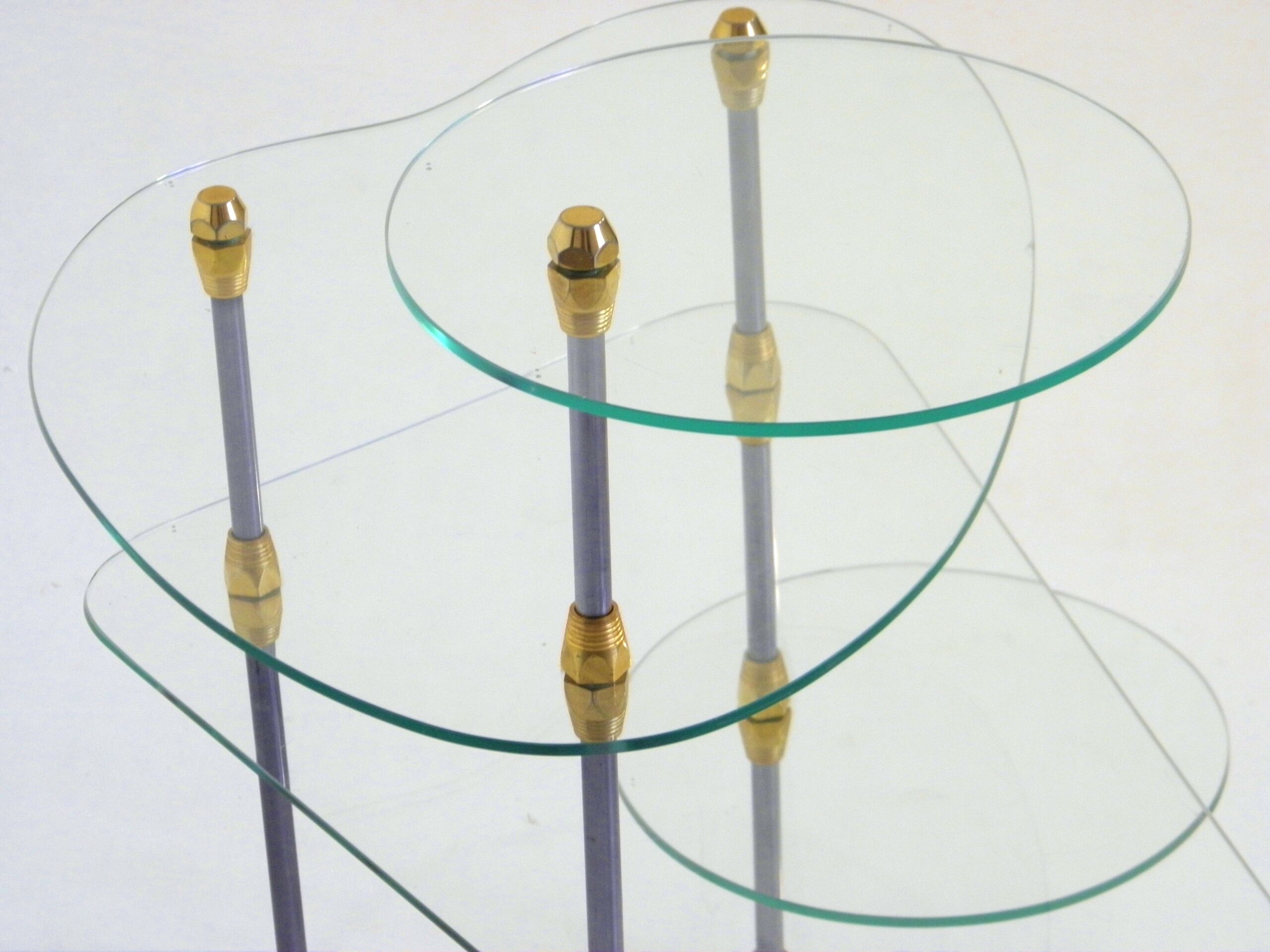 Table basse en verre et métal à plateaux modulables