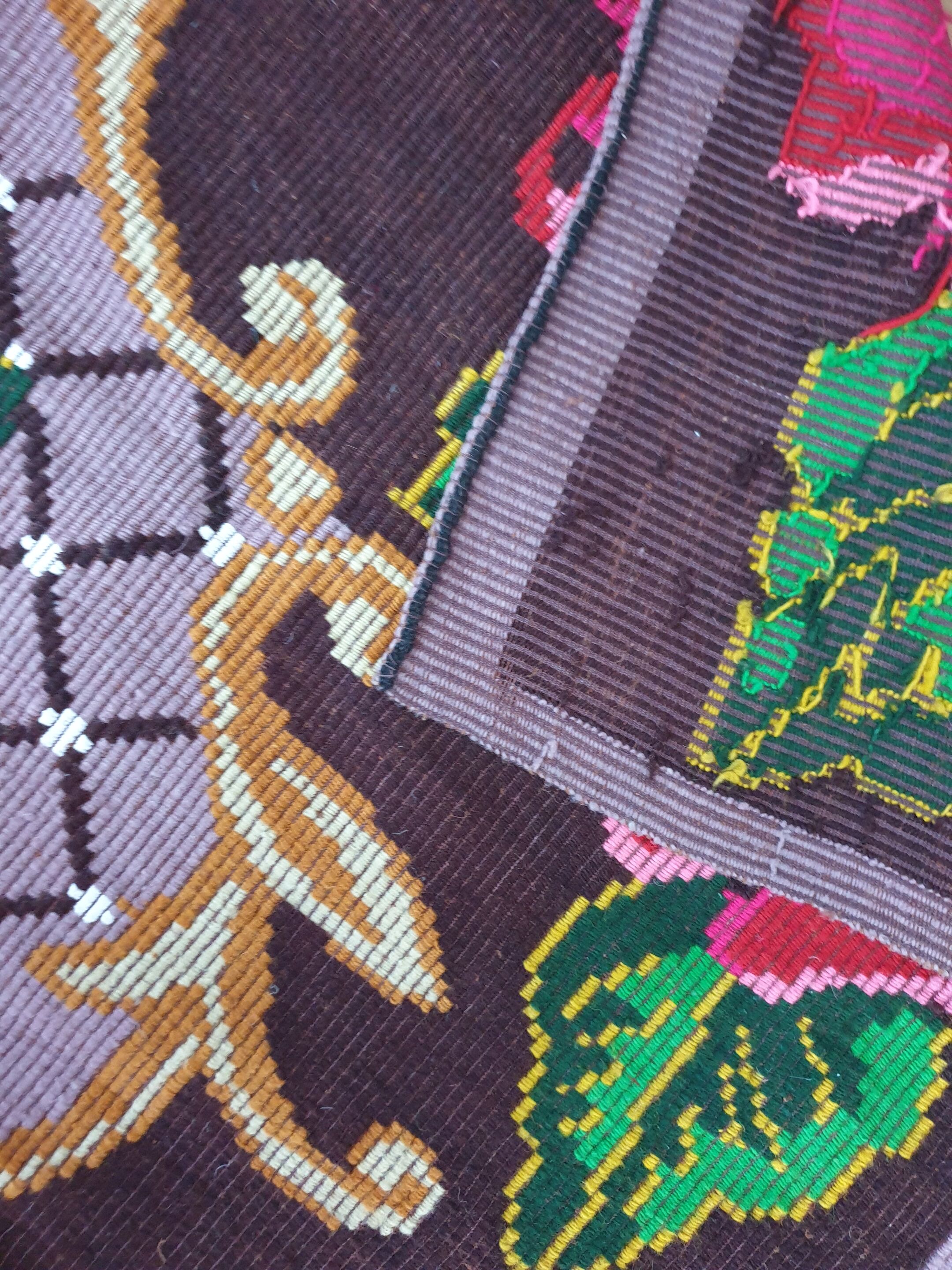 Boho chic Romanian carpet made by hand in wool, floral boho, lavender background with pink flowers 146x186cm