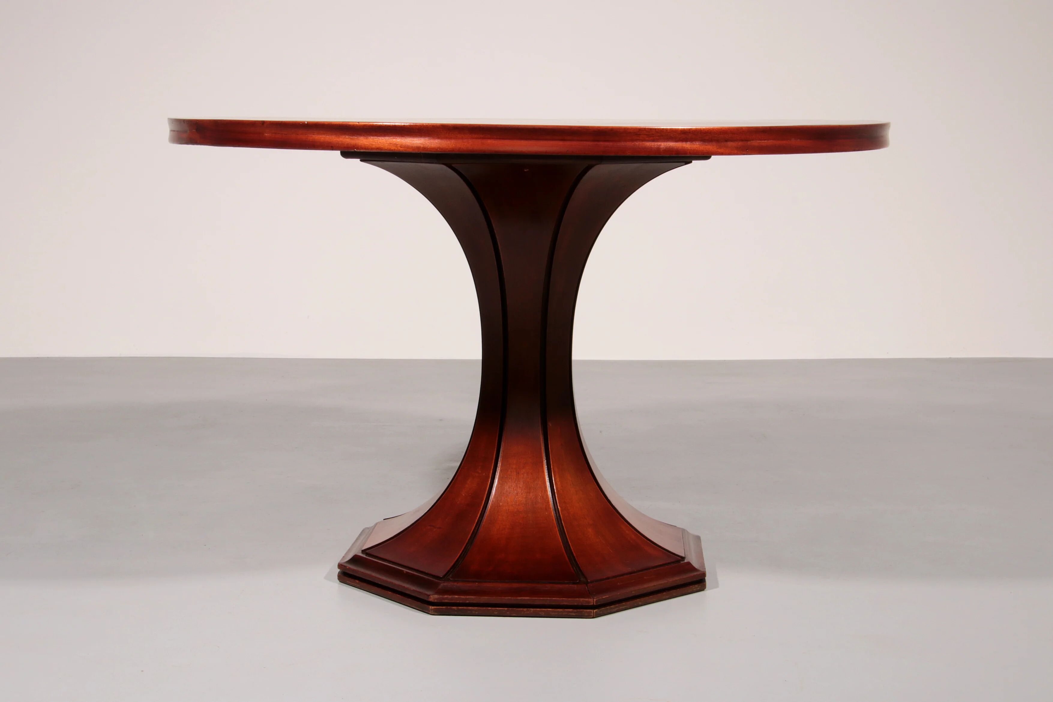 Table à manger italienne du milieu du siècle par Carlo De Carli