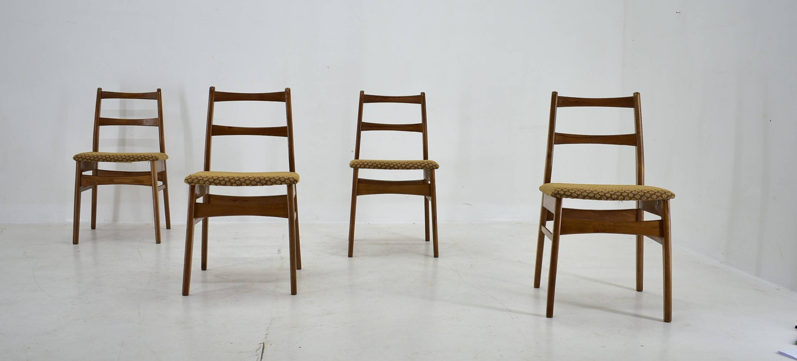 4 chaises de salle à manger en hêtre années 1960, Tchécoslovaquie