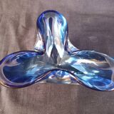 Cendrier trilobé en cristal bleu
