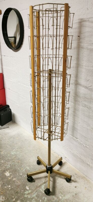 Metal turnstile display