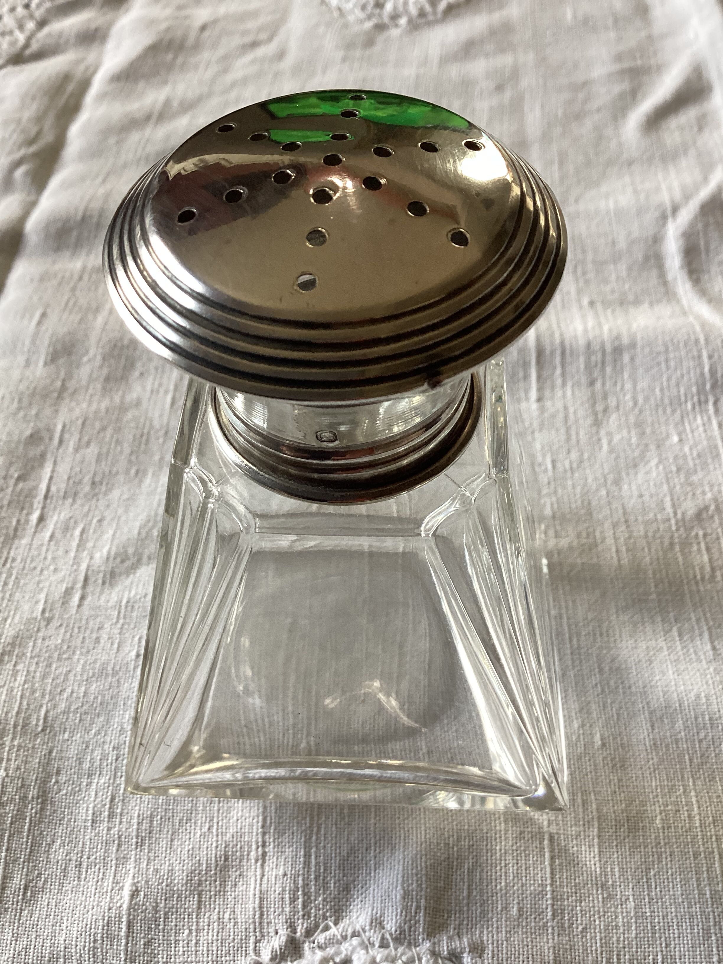 Ancienne saupoudreuse couvercle en argent