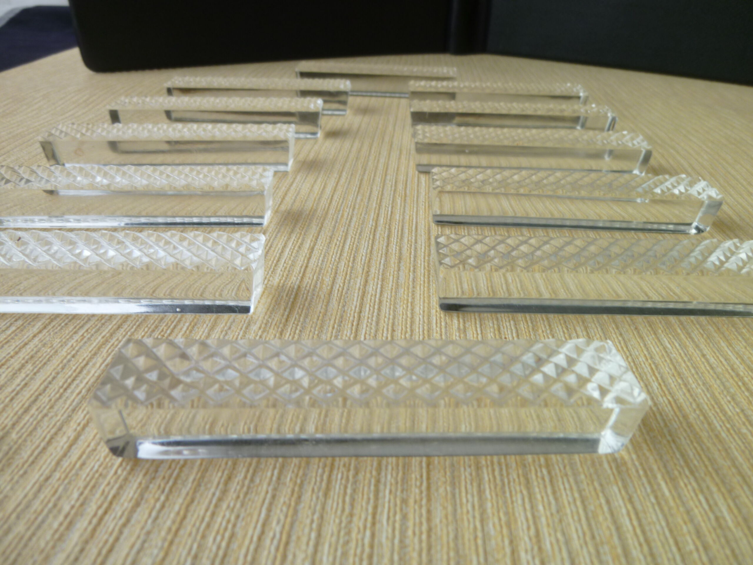 Box of 12 lead crystal knife door 24% diamond size