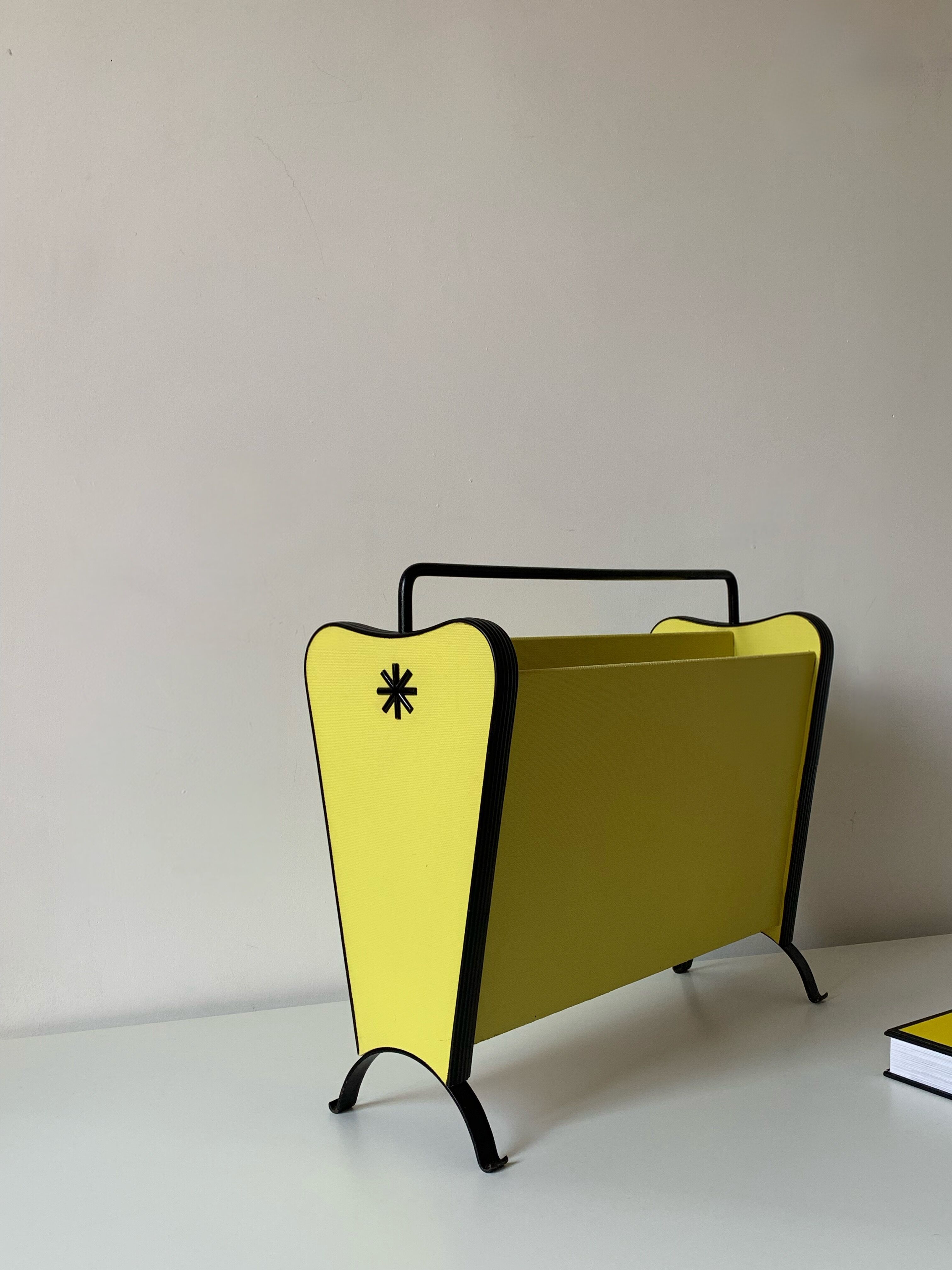 Magazine holder