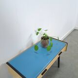 Jaren 50 ladekastje met blauw blad en zwarte poten