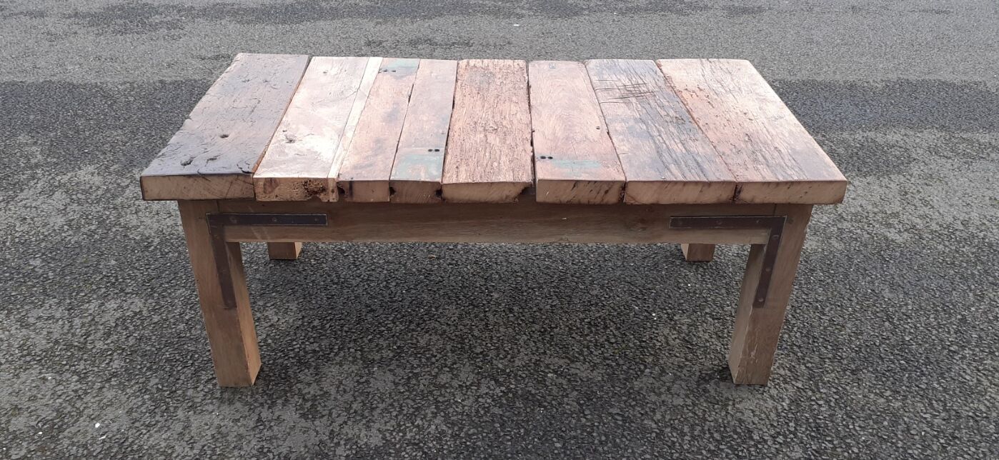 Table basse style brutaliste