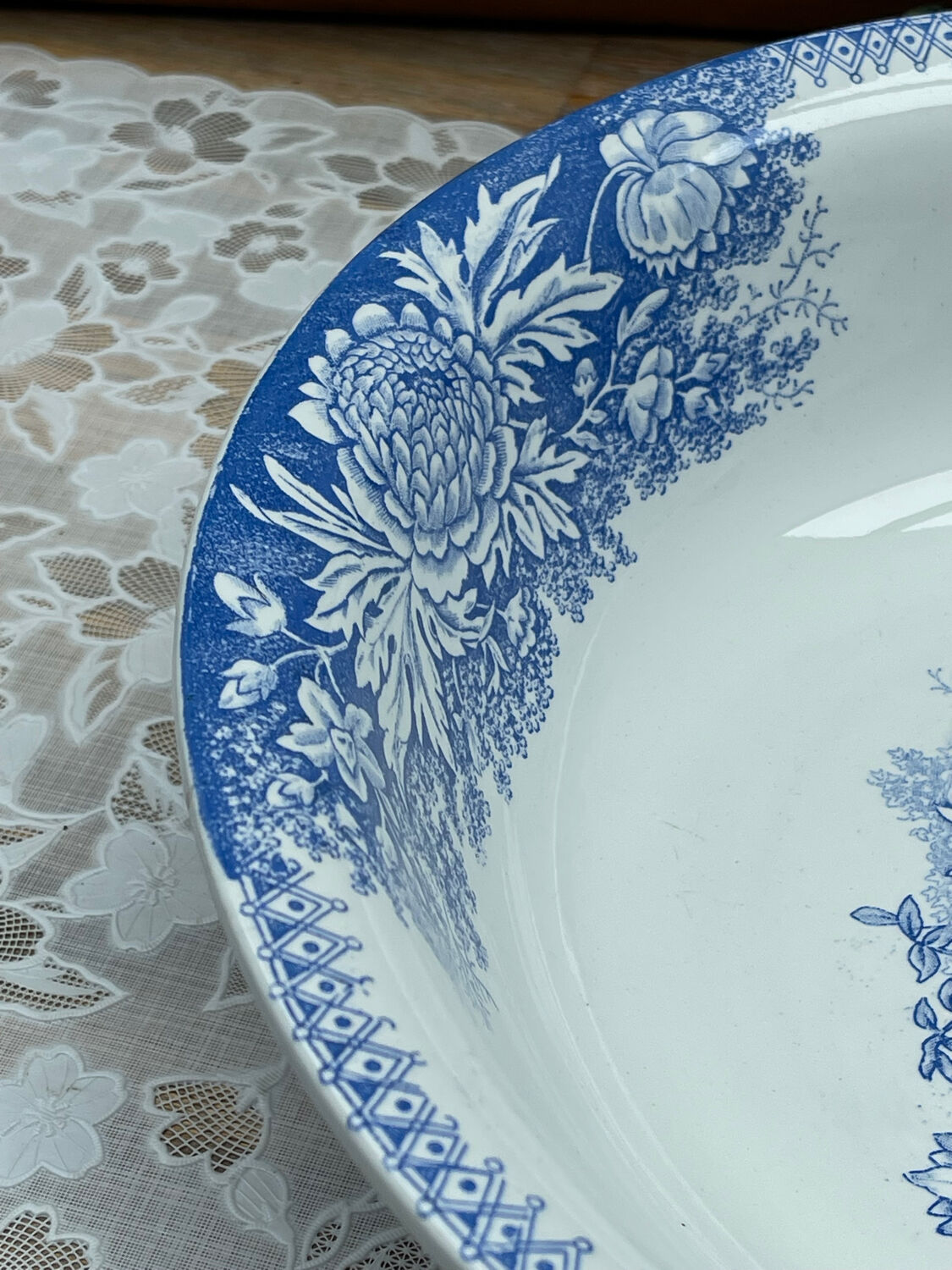 Sainte Amandinoise Toilet Bowl + Soap Dish / Brush Model J