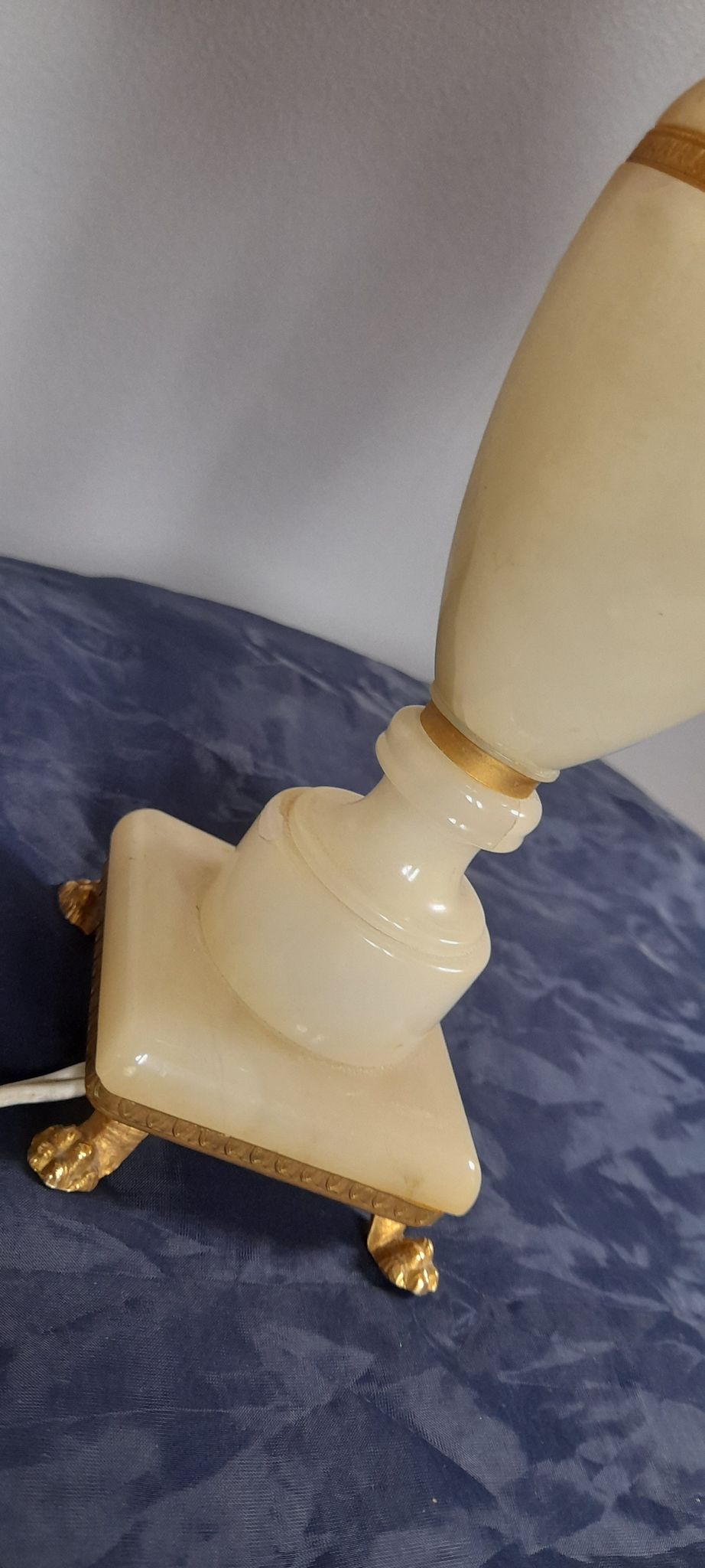 Table lamp, yellow marble and brass foot, silk pagoda lampshade, doubled, vintage, ht 40 cm