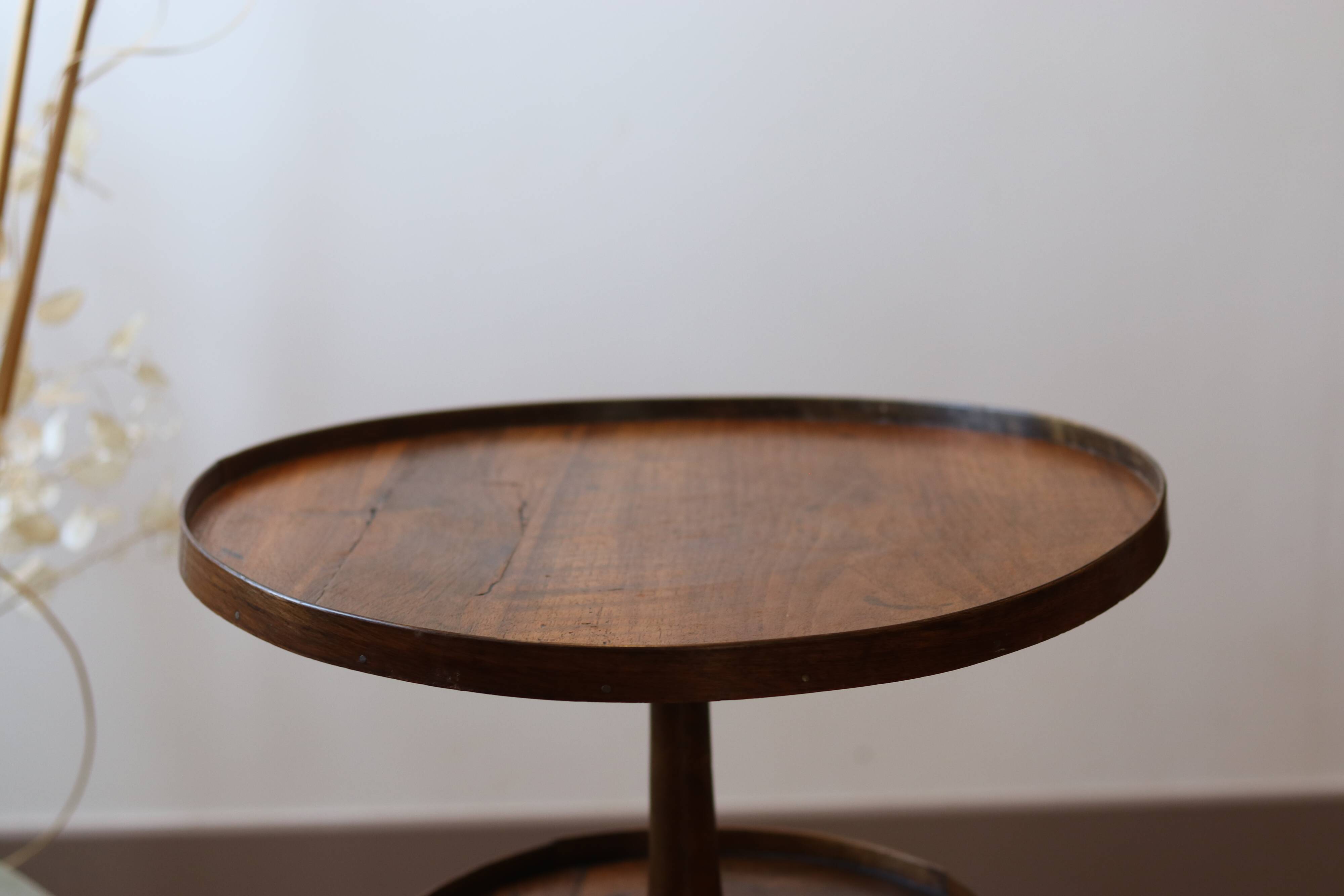 Antique walnut pedestal table, dating from the end of the 19th century