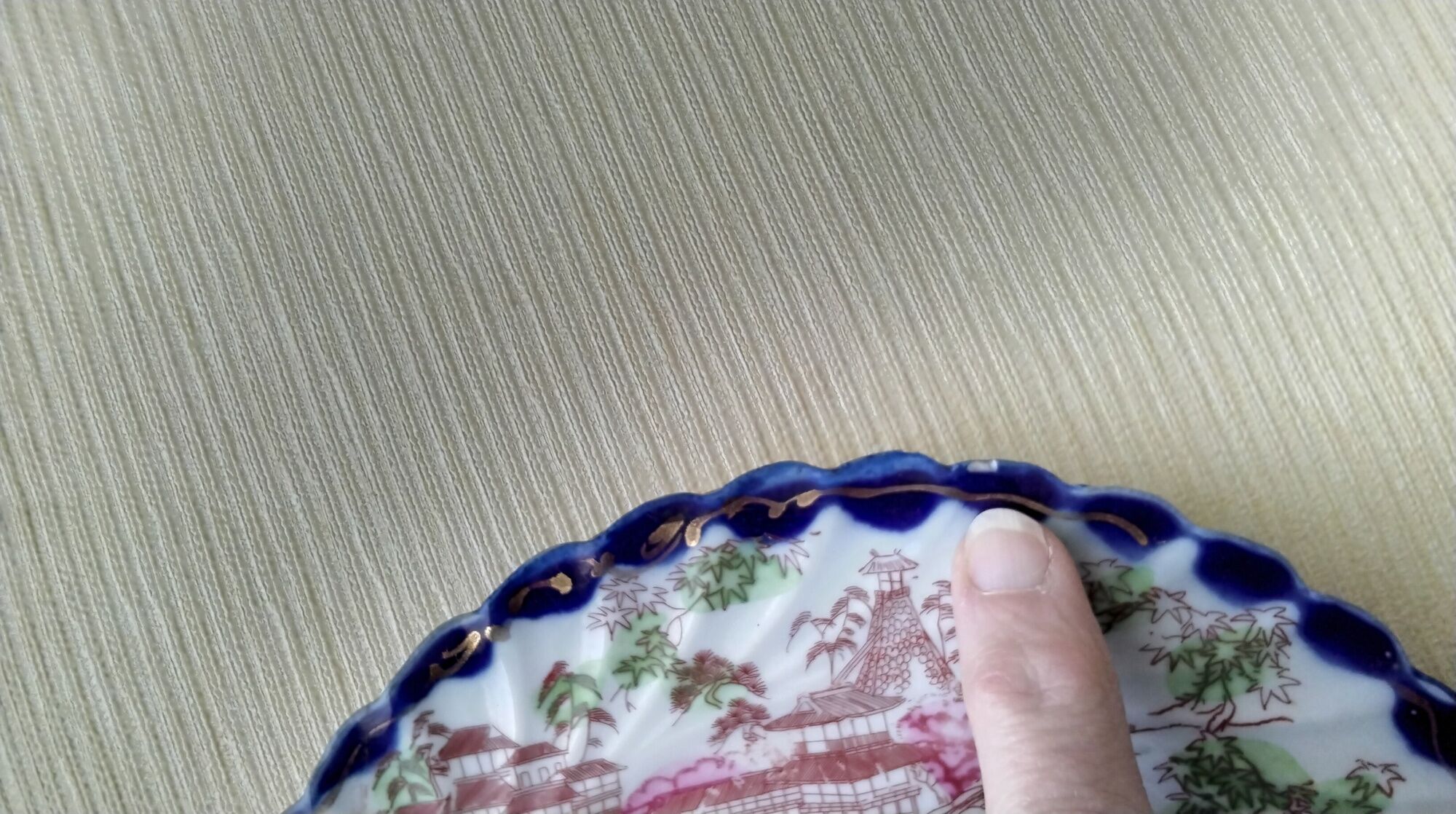 Set of 4 dessert plates made of Japanese porcelain