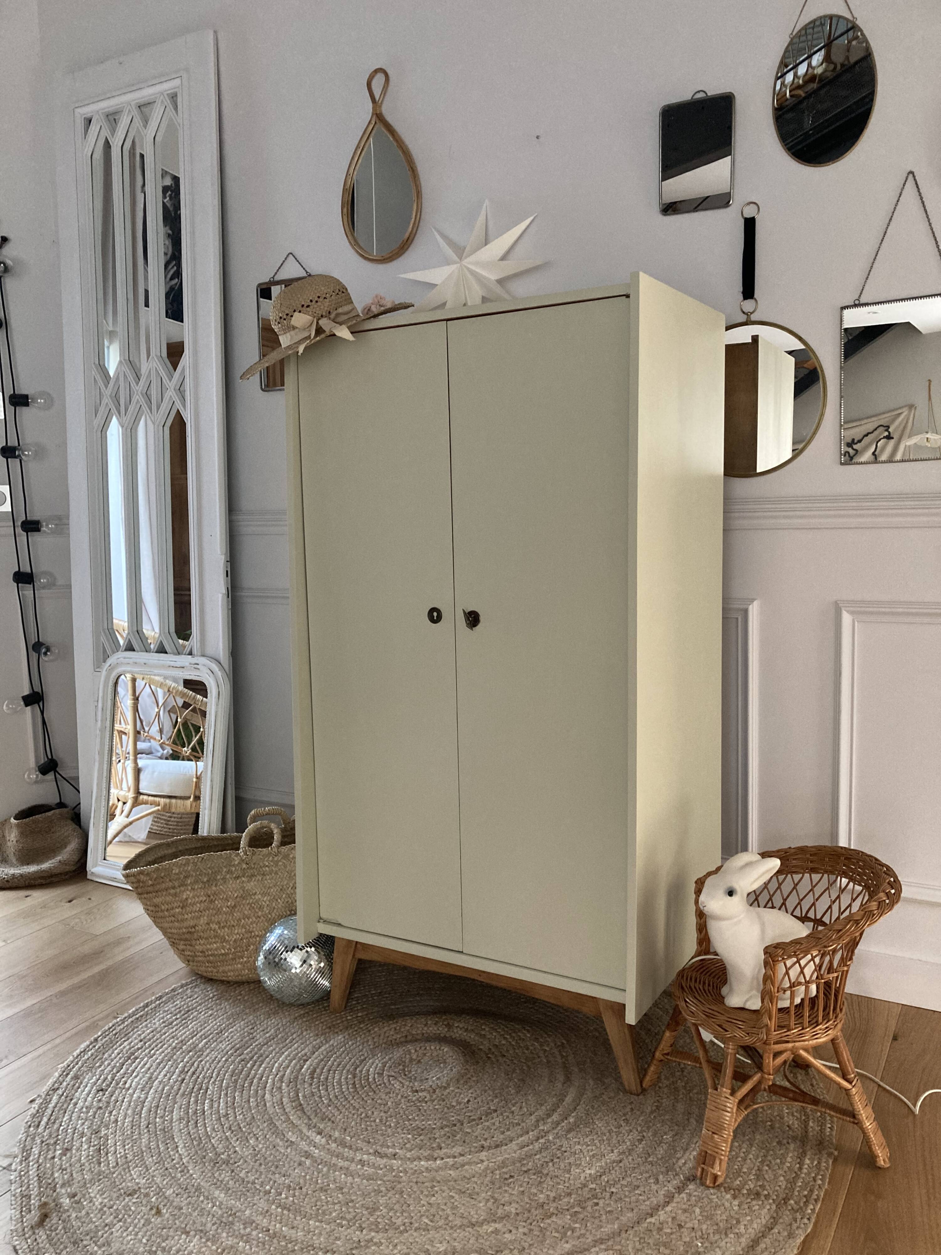 Compass foot cabinet