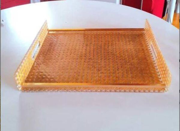 Plateau en cannage , lucite et laiton 1980