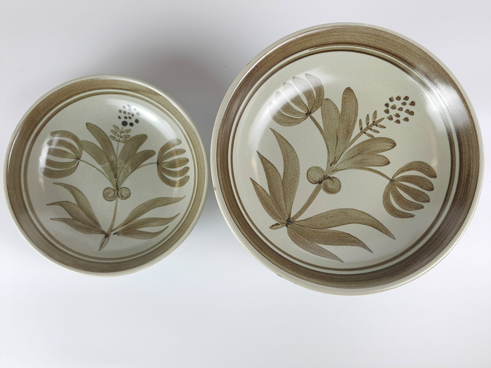 Longchamp 42-piece hand-painted dish service