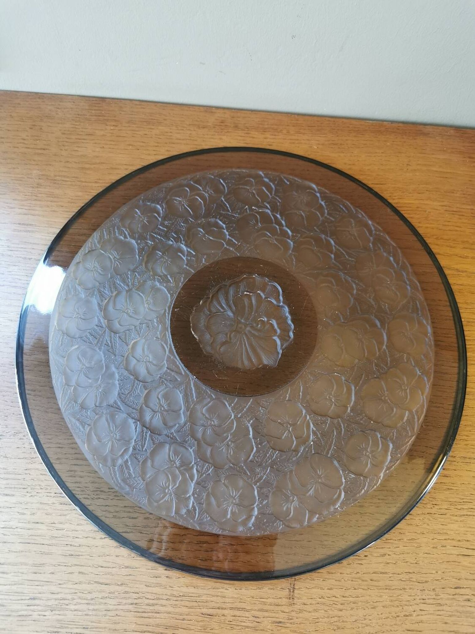 Suite de 12 assiettes et un plat art déco