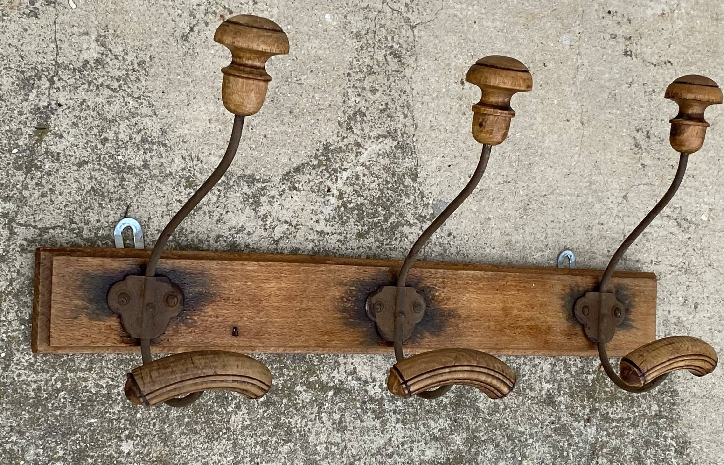 Wall-mounted coat rack with 3 hooks, 19th century.
