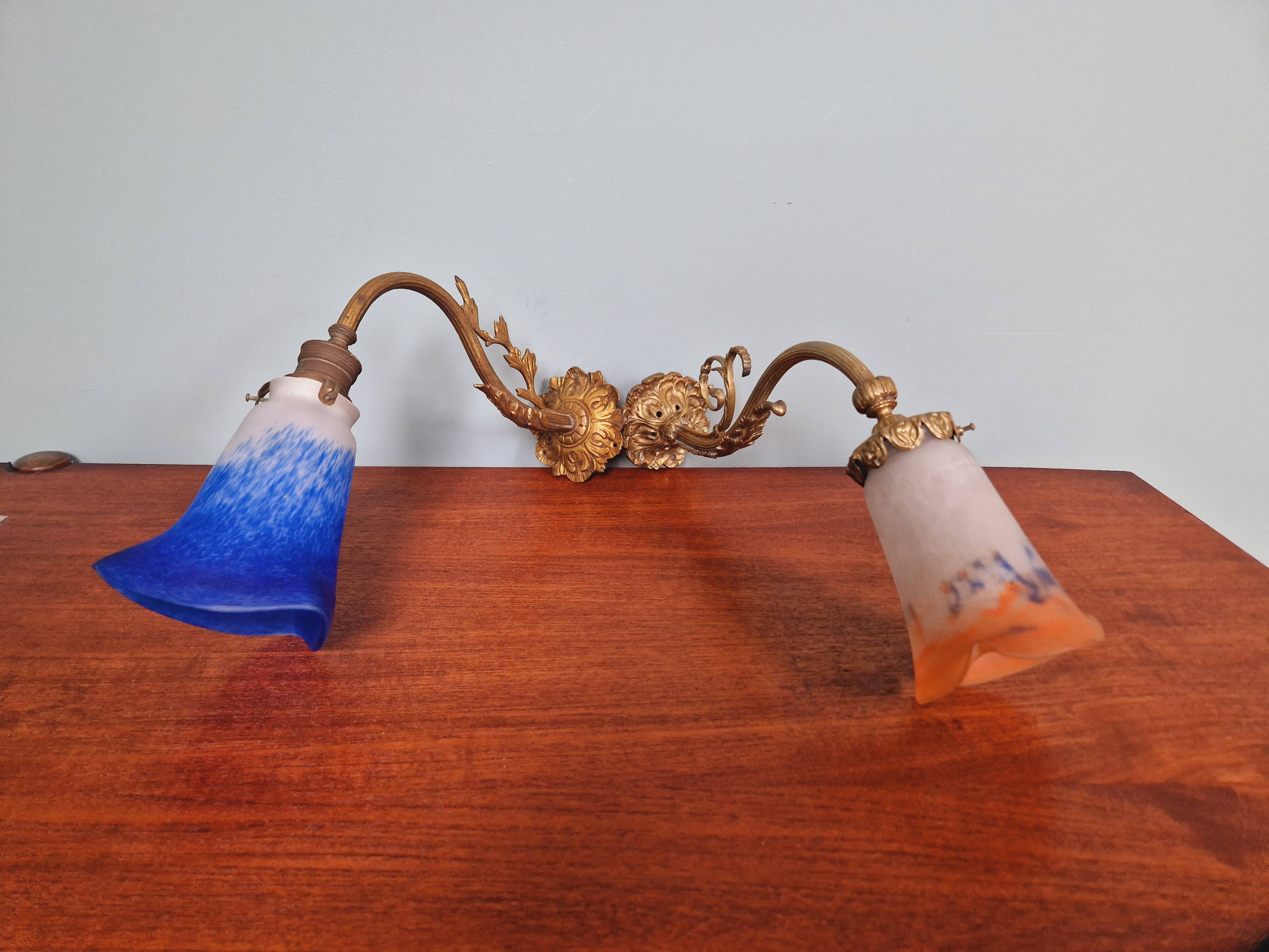 Wall light in gilded bronze and blue marmoreal glass, early 20th century