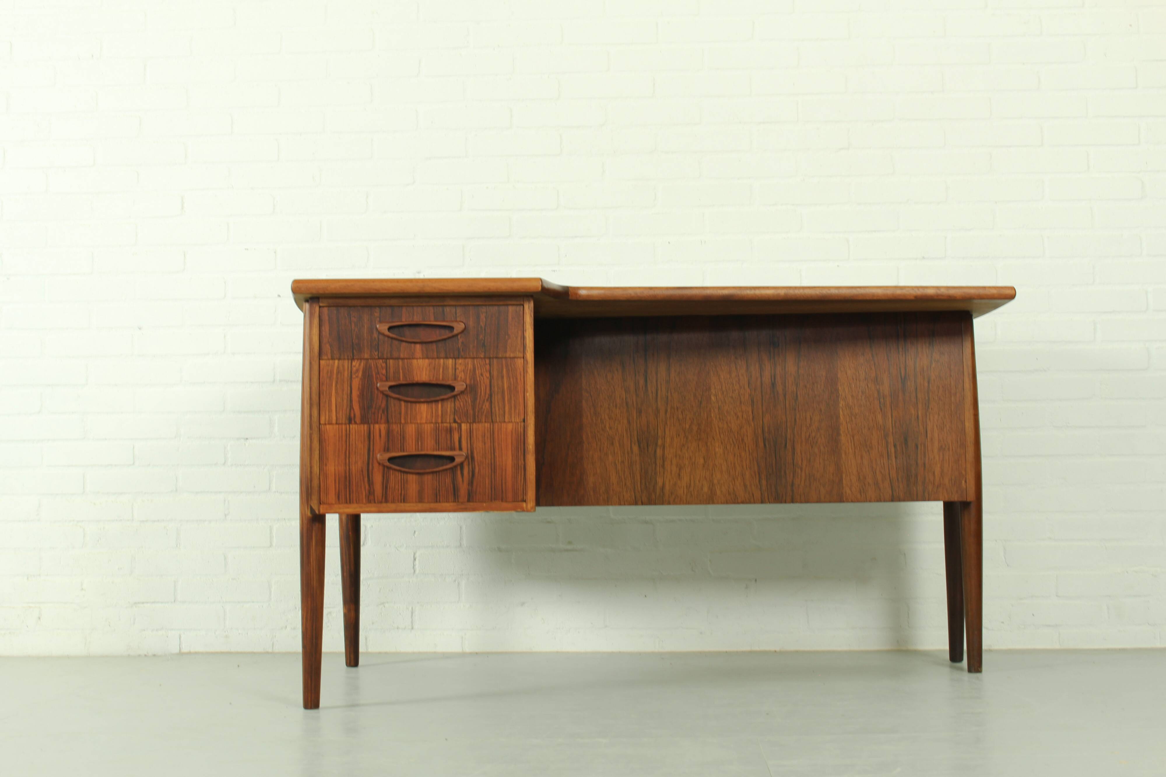 Bureau Boomerang en palissandre du milieu du siècle, années 1960