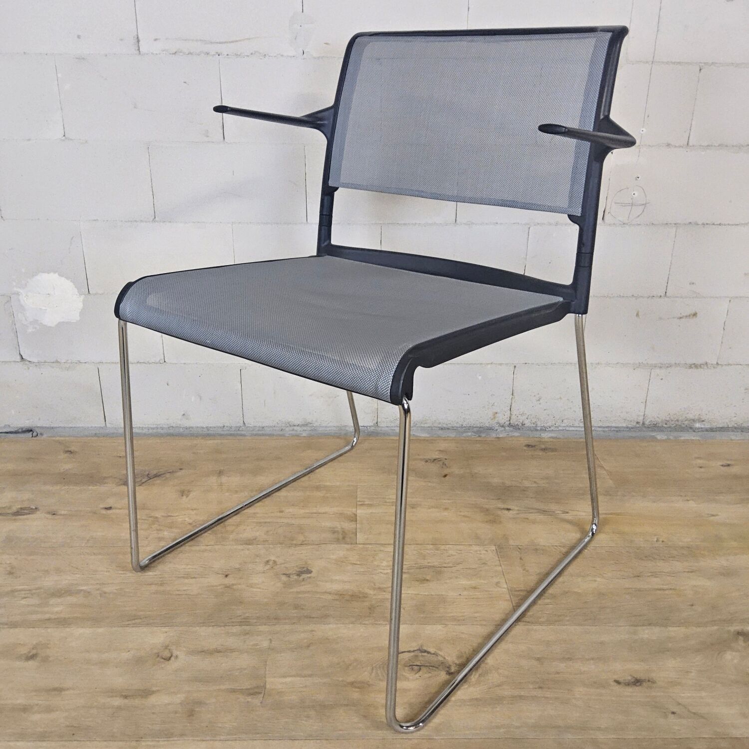 2x Wilkhahn Aline 230 chair with armrests (stackable)
