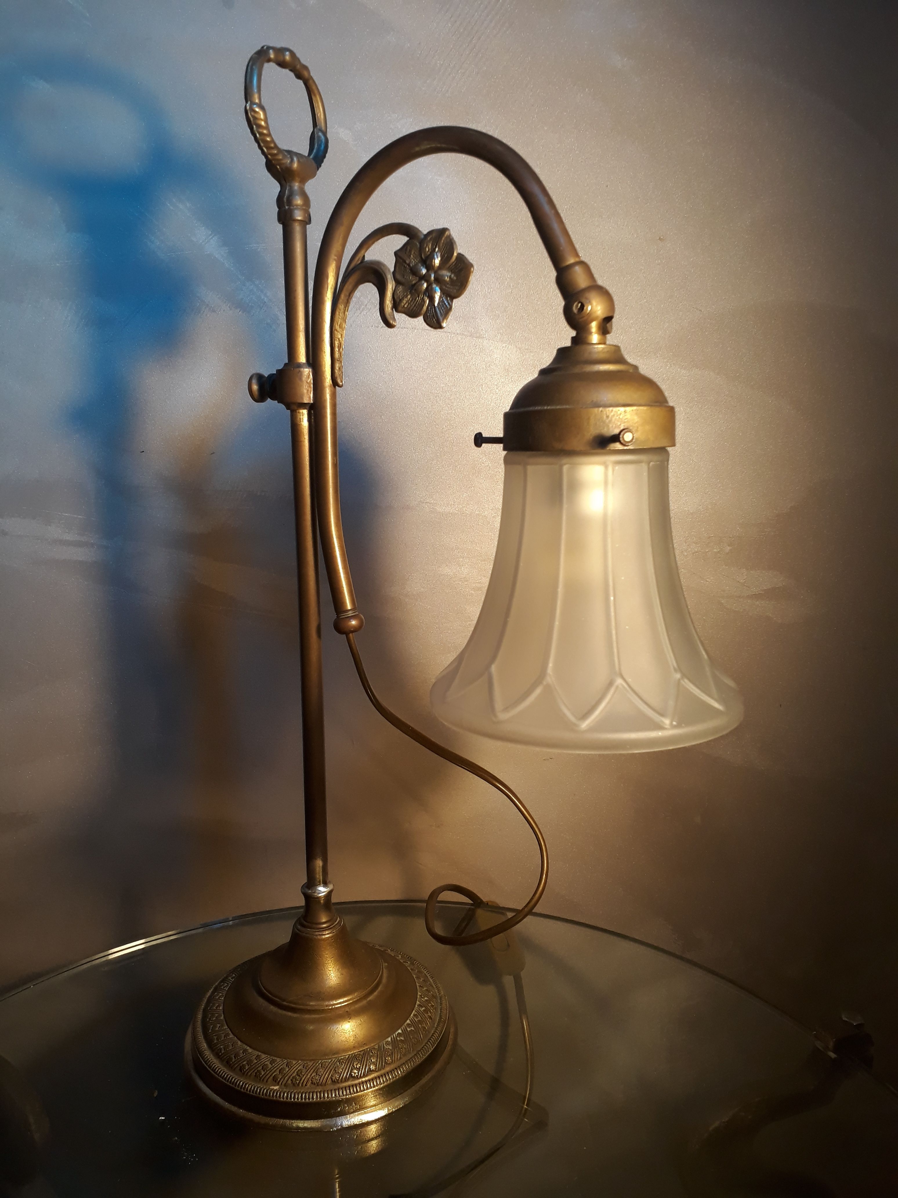 1900 beautiful brass desk lamp patina with its tulip art deco 44x25cm,