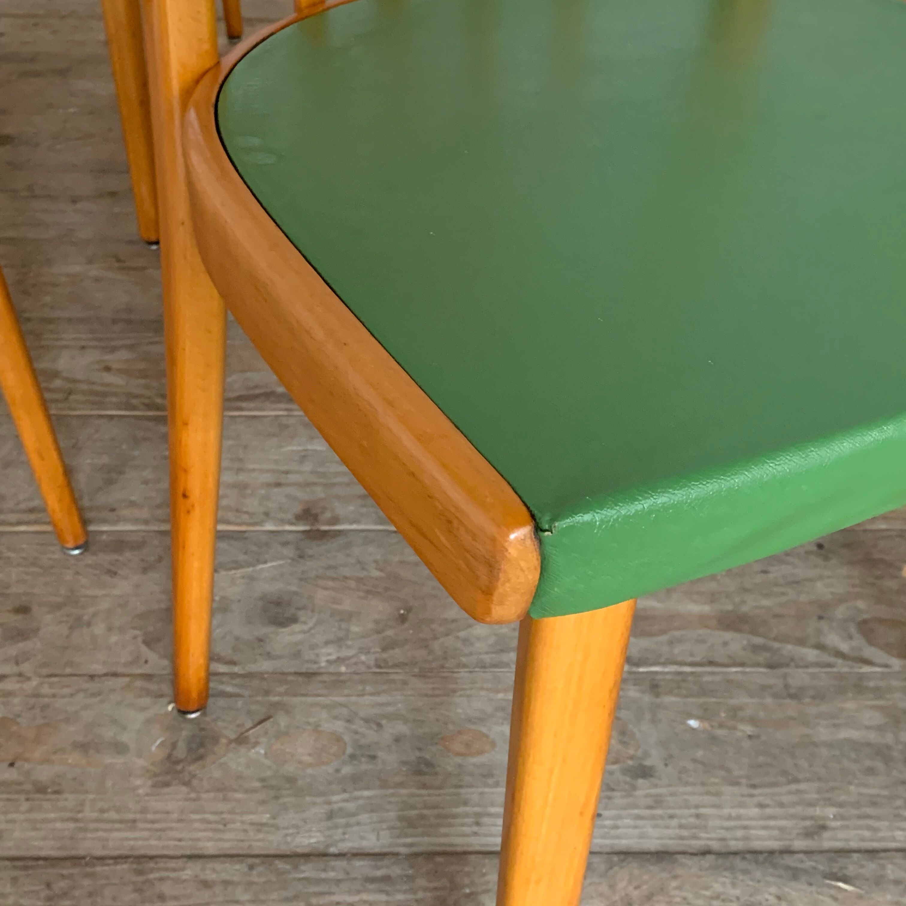6 vintage green chairs