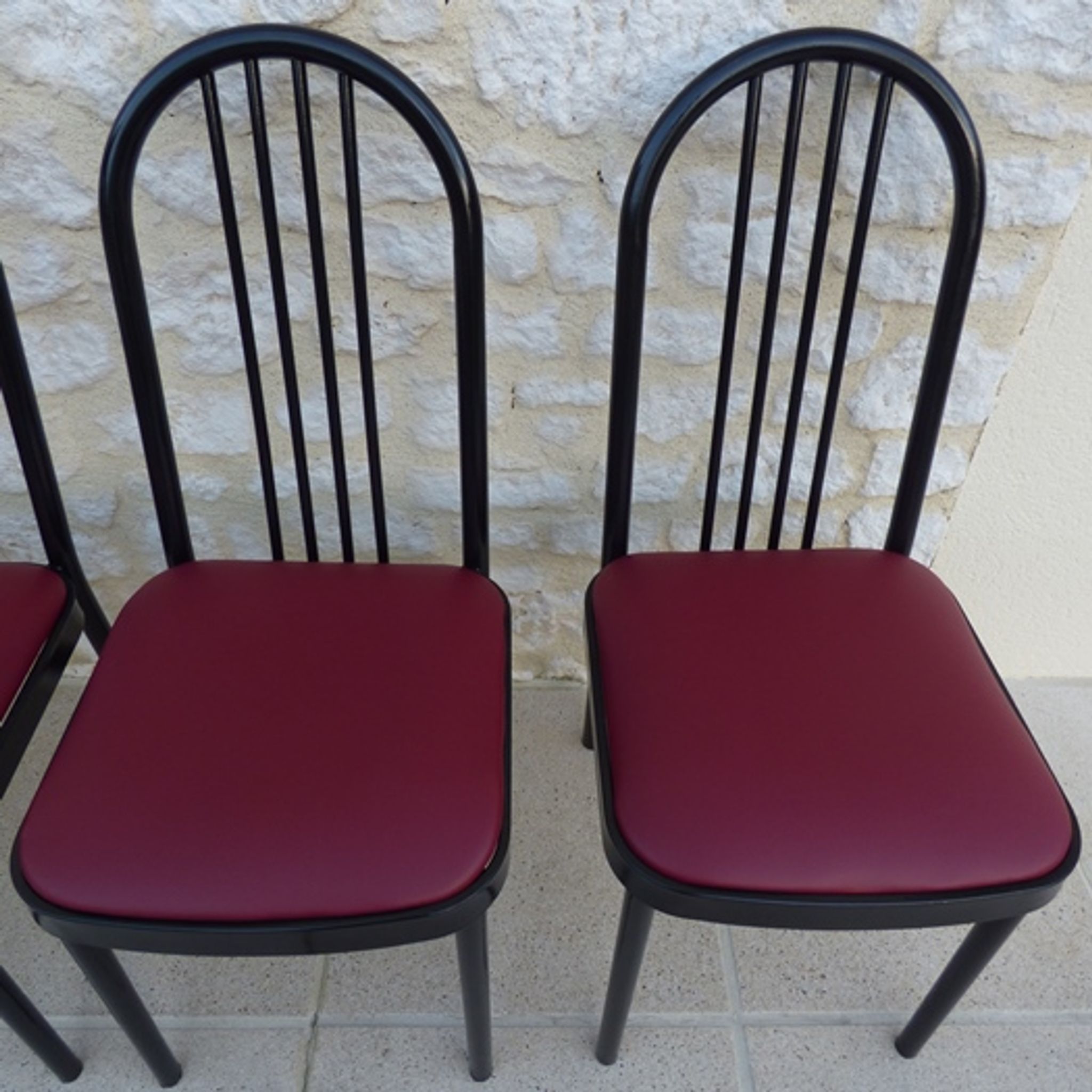 4 metal chairs with burgundy imitation leather seats from the Souvignet brand
