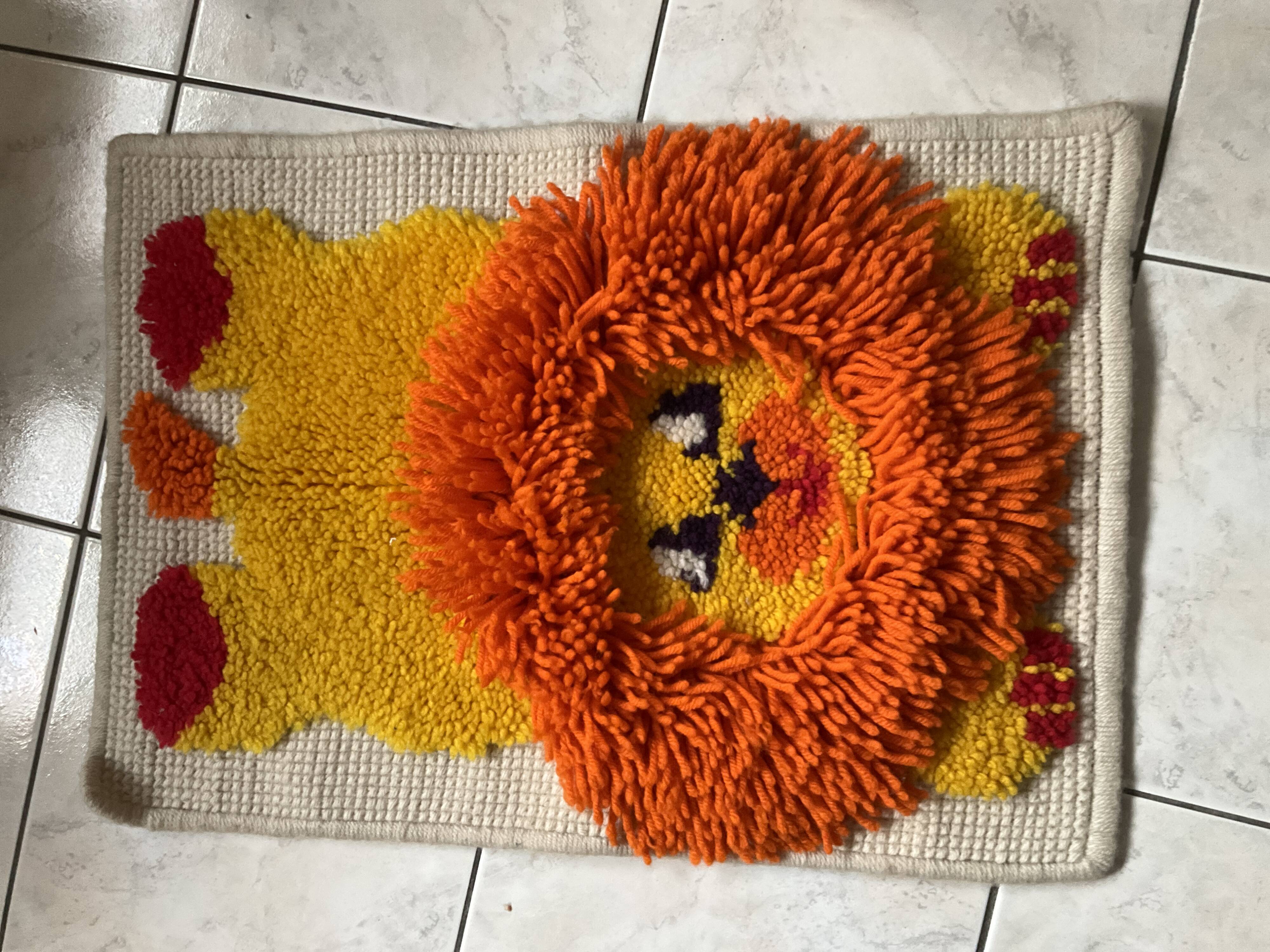 Wool rug for child / lion