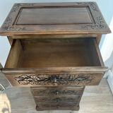 Chiffonnier en bois sculpté