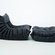 Togo set of chair and pouf in black shiny velvet