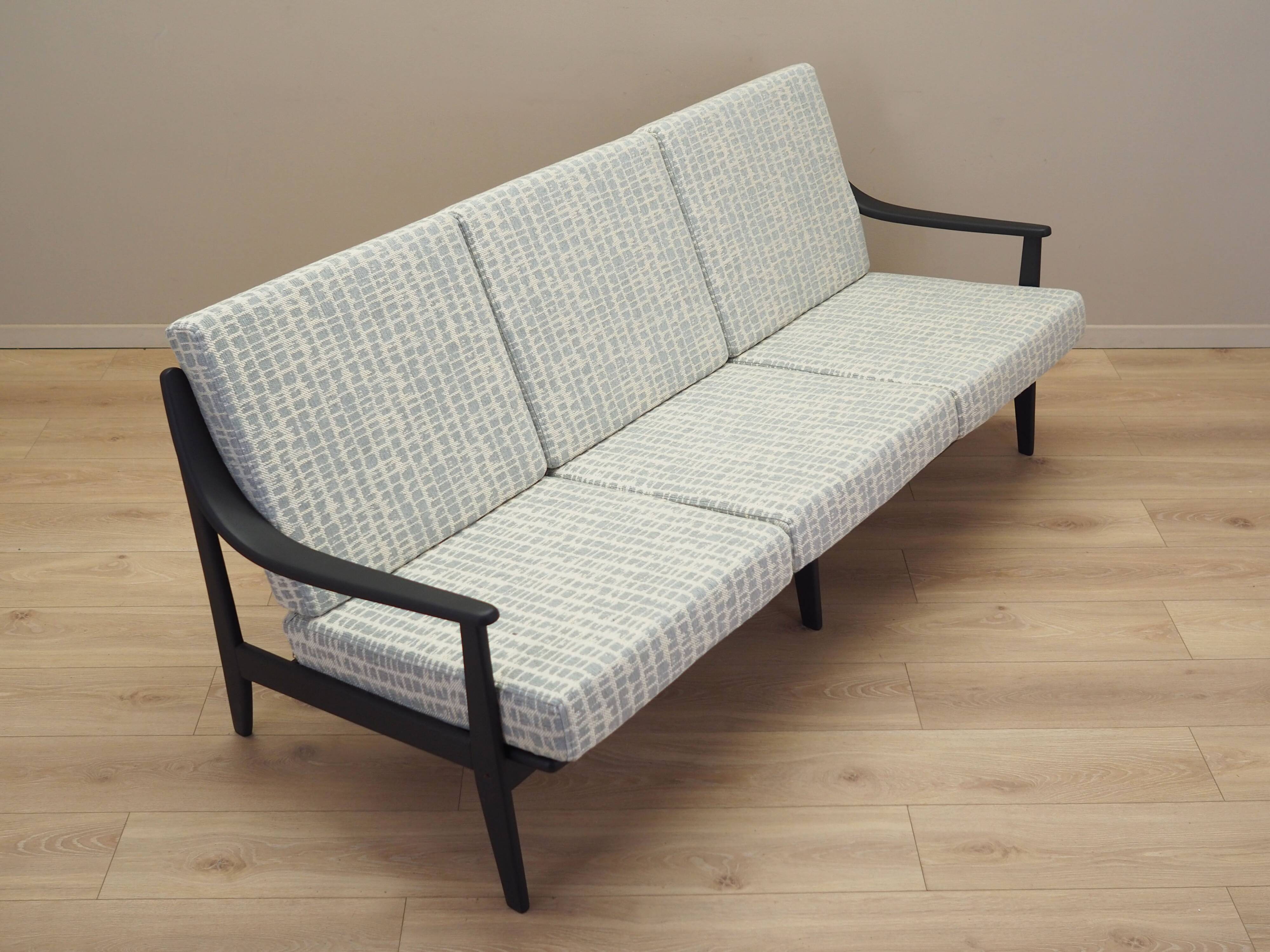 Canapé trois places, design danois, années 1960, production : Danemark