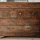 Importante commode Louis-Philippe en noyer patiné, XIXᵉ siècle