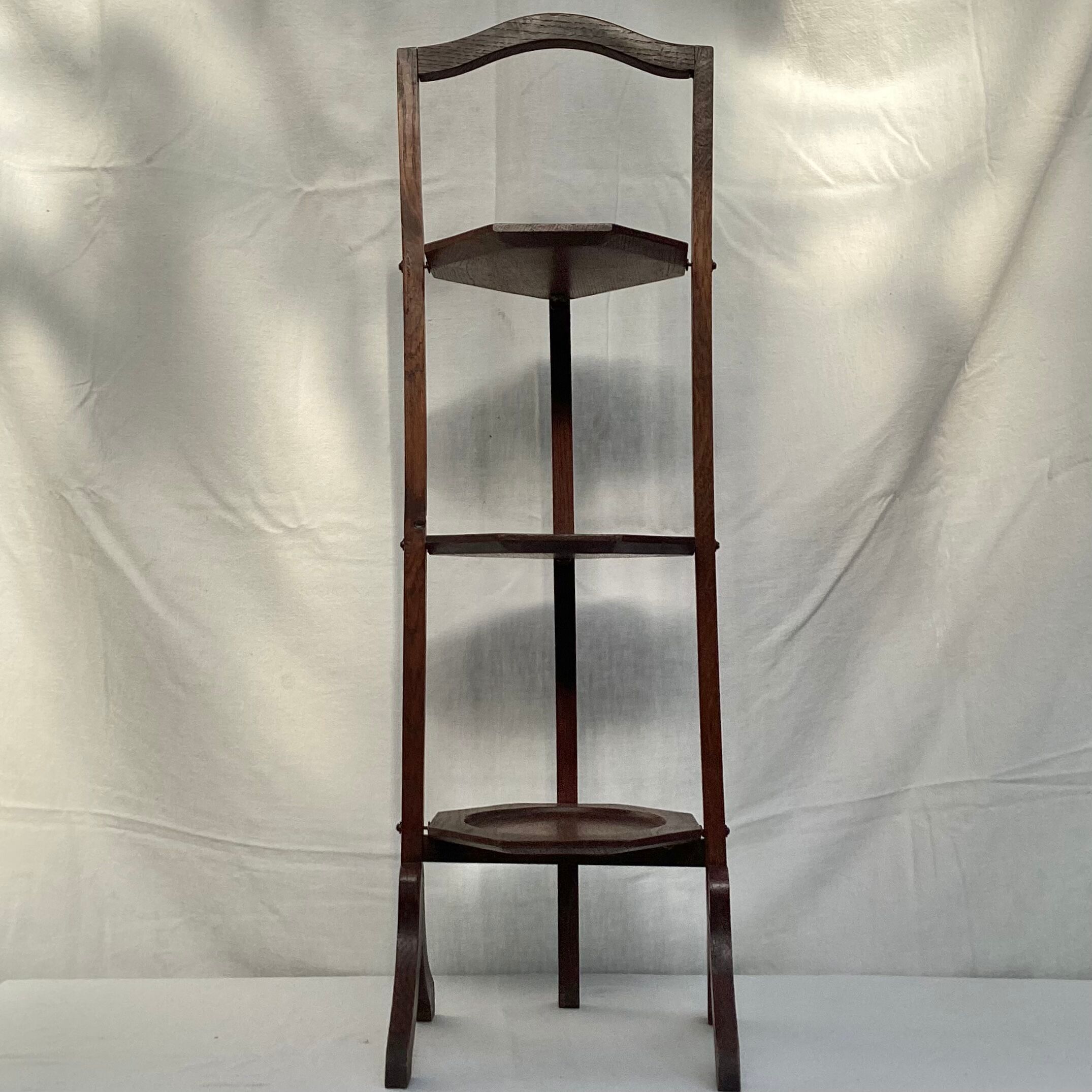 Vintage wooden shelf point table