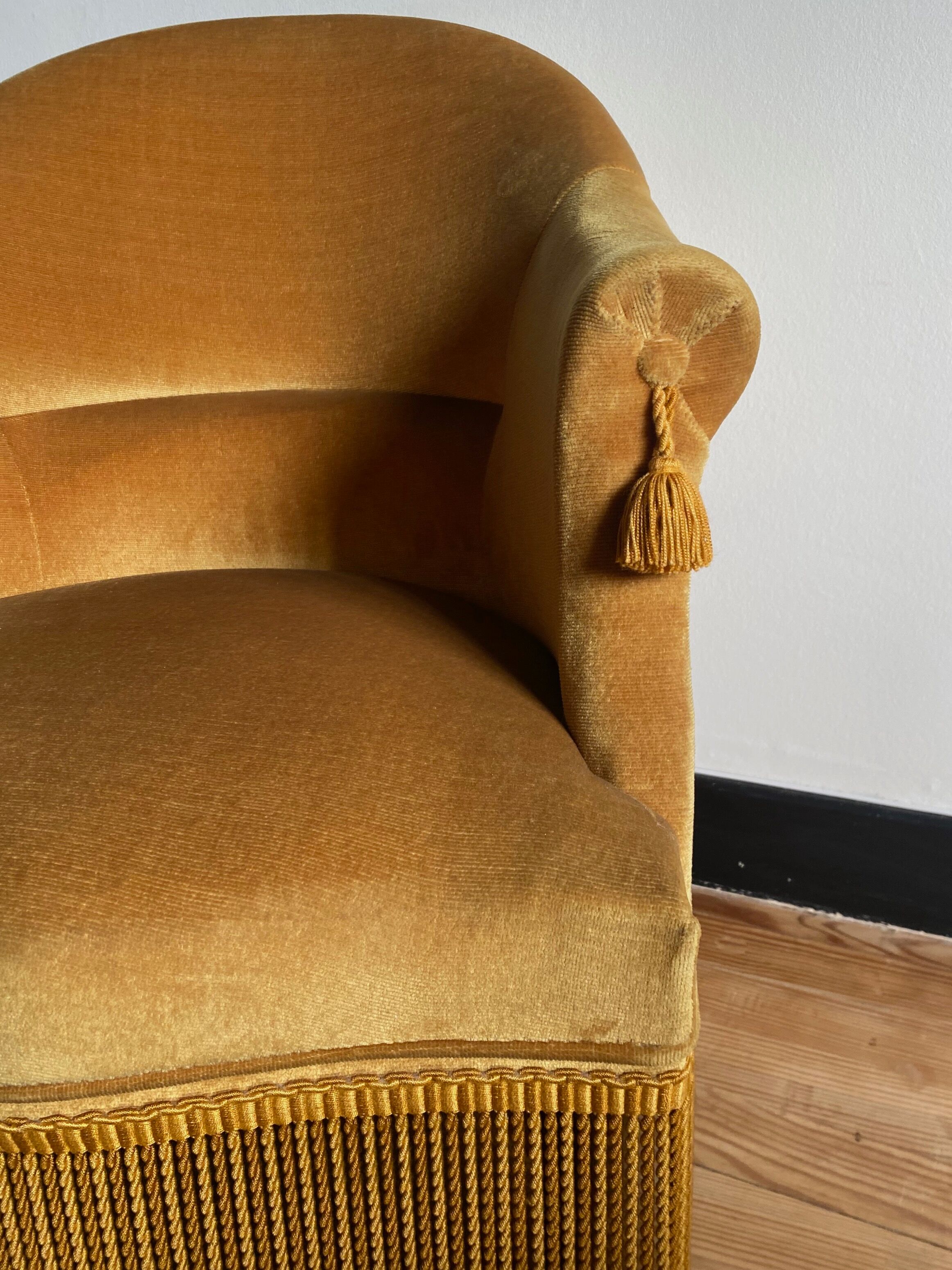 Vintage golden yellow toad armchair
