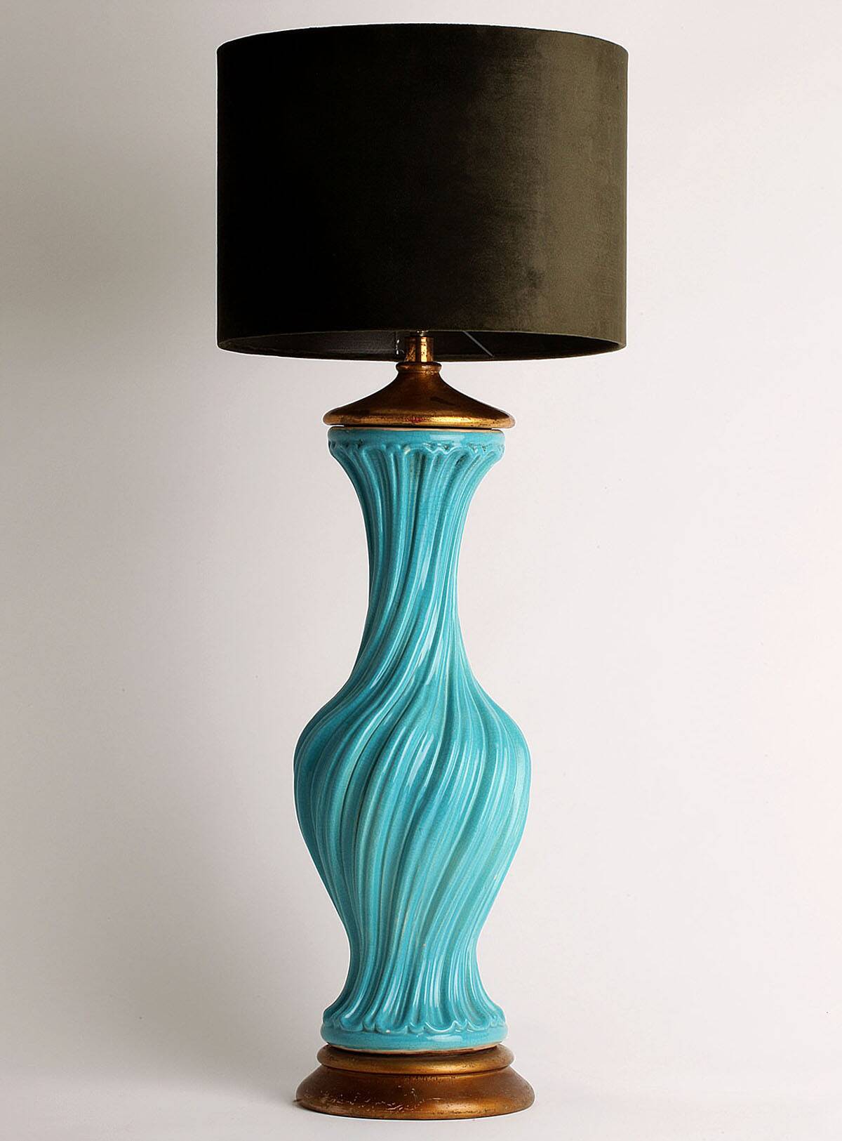Twisted ceramic lamp