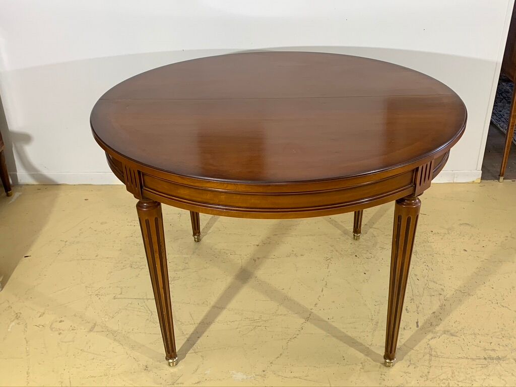 Louis XVl style round table in cherry with extensions