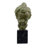 Sculpture des années 1940 sur socle en marbre par E. Patris, signée