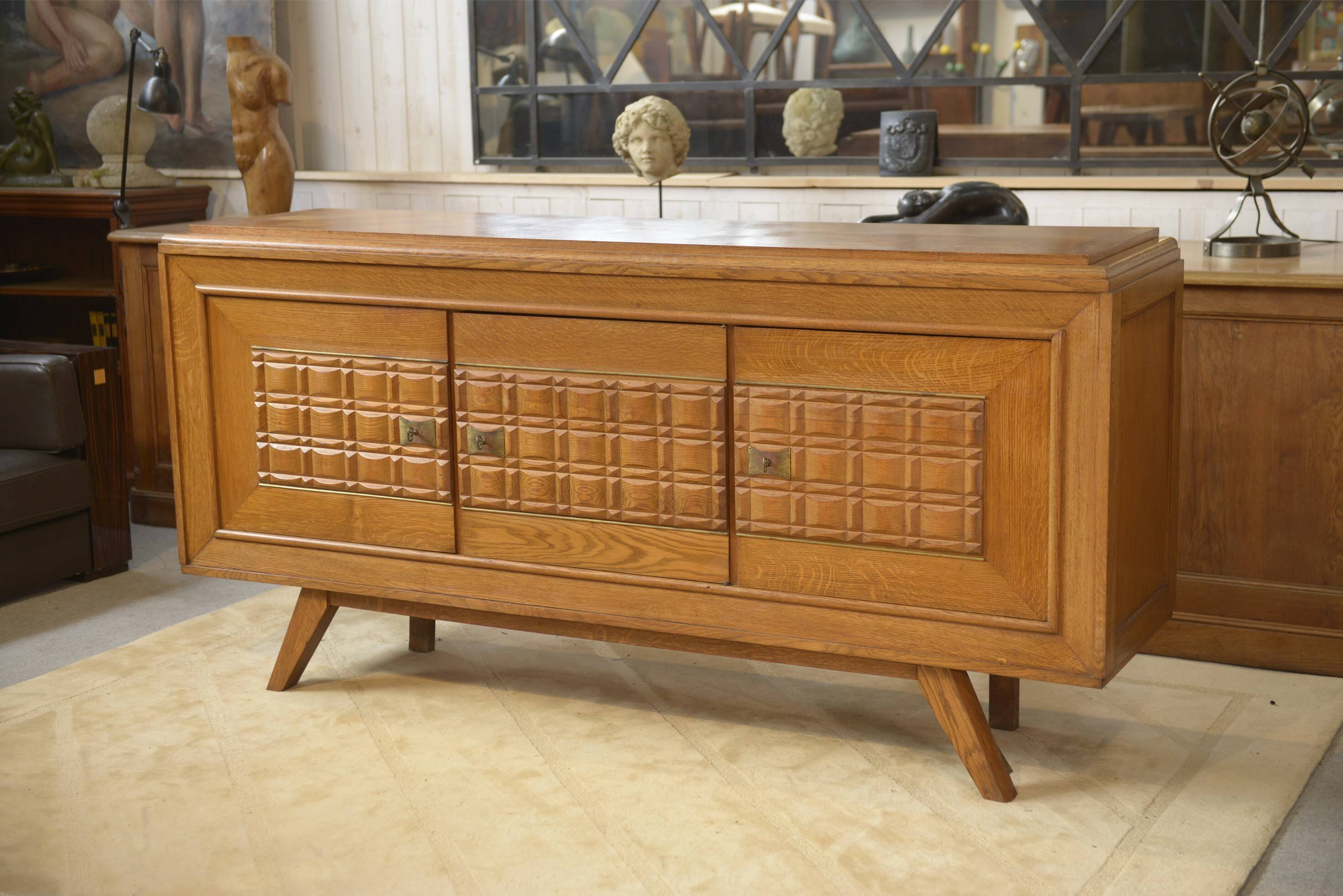 Buffet brutaliste en chêne 1960
