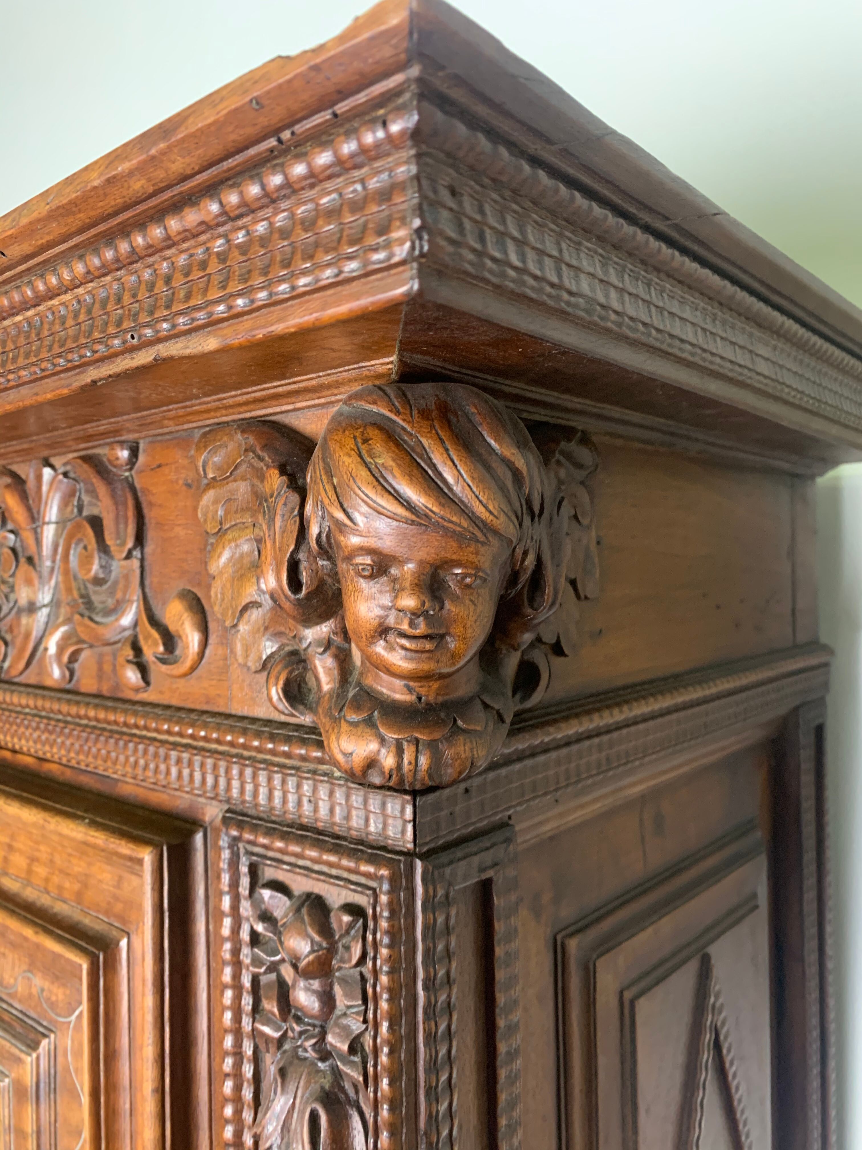 Two-body sideboard with withdrawal